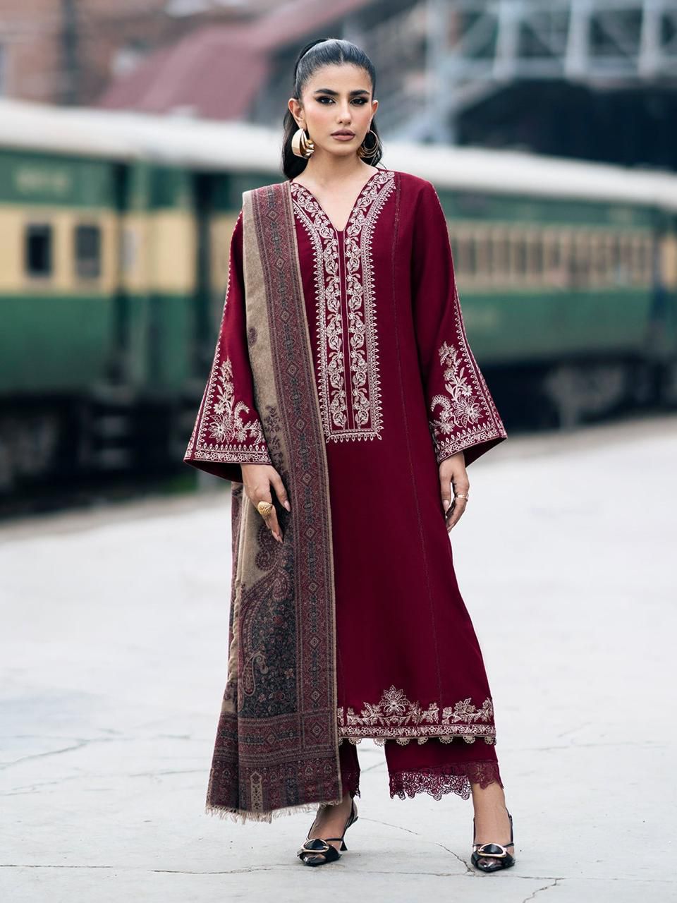Heavy Embroidered Unstitched 3PC Lawn Suit with Bamber Dupatta – Qasrelibas