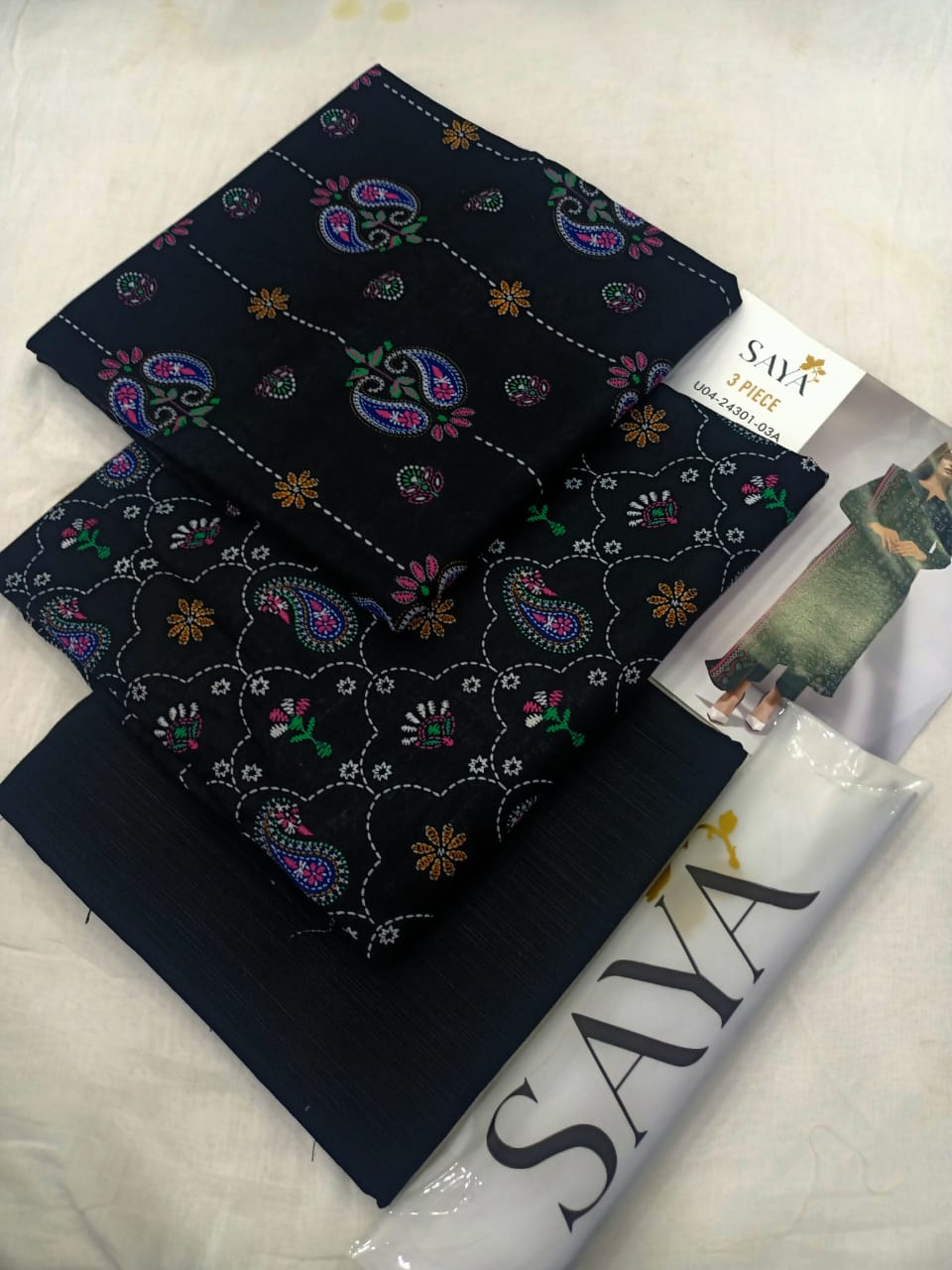 Printed Khaddar Unstitched 3PC Suit with Premium Dupatta | Qasrelibas