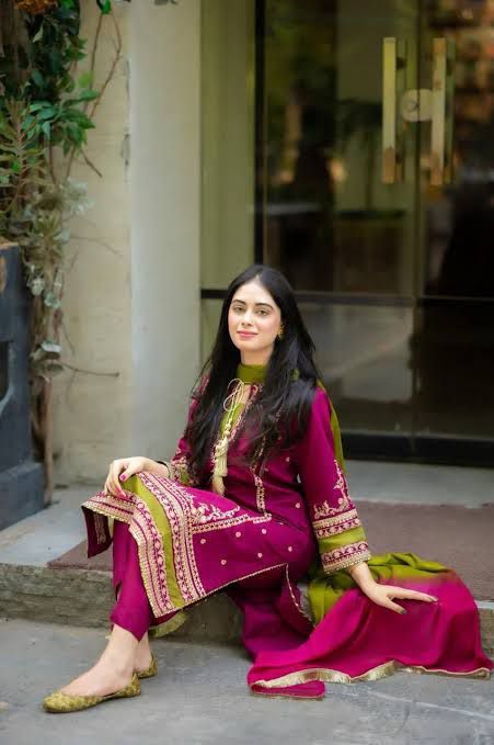 Embroidered Unstitched 3PC Lawn Suit with Tie & Dye Chiffon Dupatta – Qasrelibas