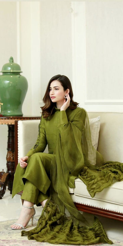 Grace 06 — 3PC Stitched Silk Suit with Button Detailing & Organza Dupatta | Qasrelibas