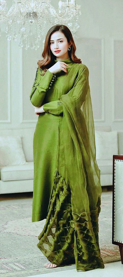 Grace 06 — 3PC Stitched Silk Suit with Button Detailing & Organza Dupatta | Qasrelibas