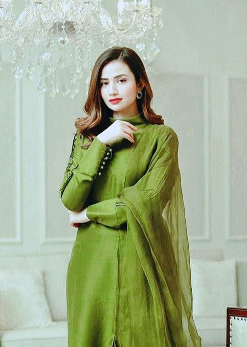 Grace 06 — 3PC Stitched Silk Suit with Button Detailing & Organza Dupatta | Qasrelibas